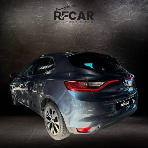 Carro escuro - 2025-05-11T162813.173