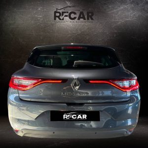 Carro escuro - 2025-05-11T162909.033
